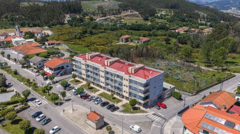 Apartamento T2 com 90,2 m² | Mobilado e Equipado |Garagem | Elevador | 2 Varandas | Lustosa, Lousada