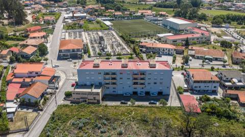 Apartamento T2 com 90,2 m² | Mobilado e Equipado |Garagem | Elevador | 2 Varandas | Lustosa, Lousada