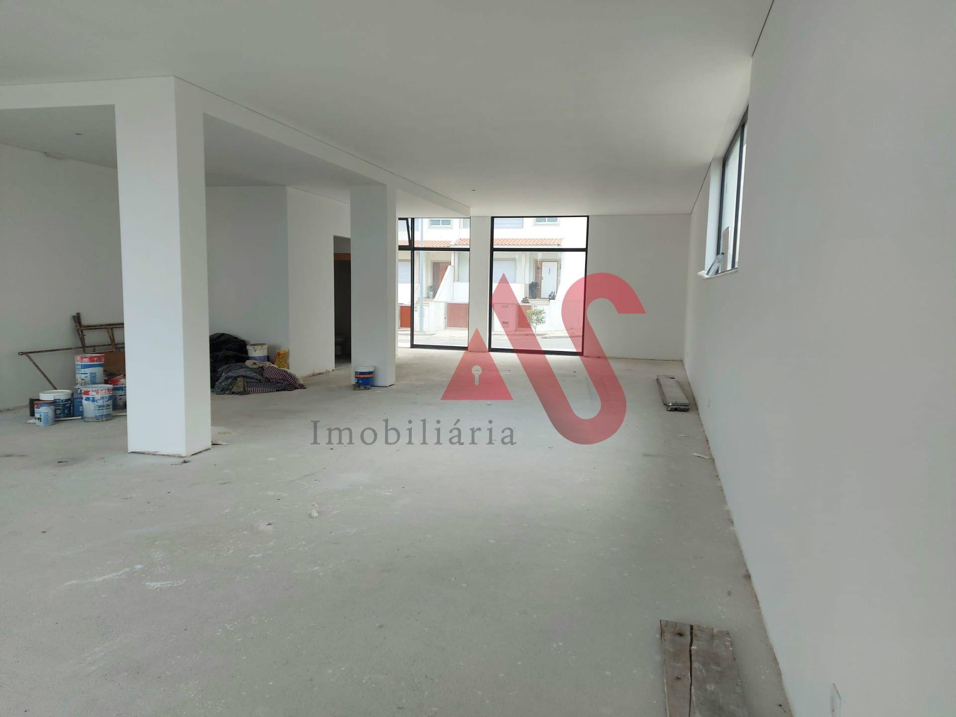 Loja nova com 141 m2 em Landim, Vila Nova de Famalicão