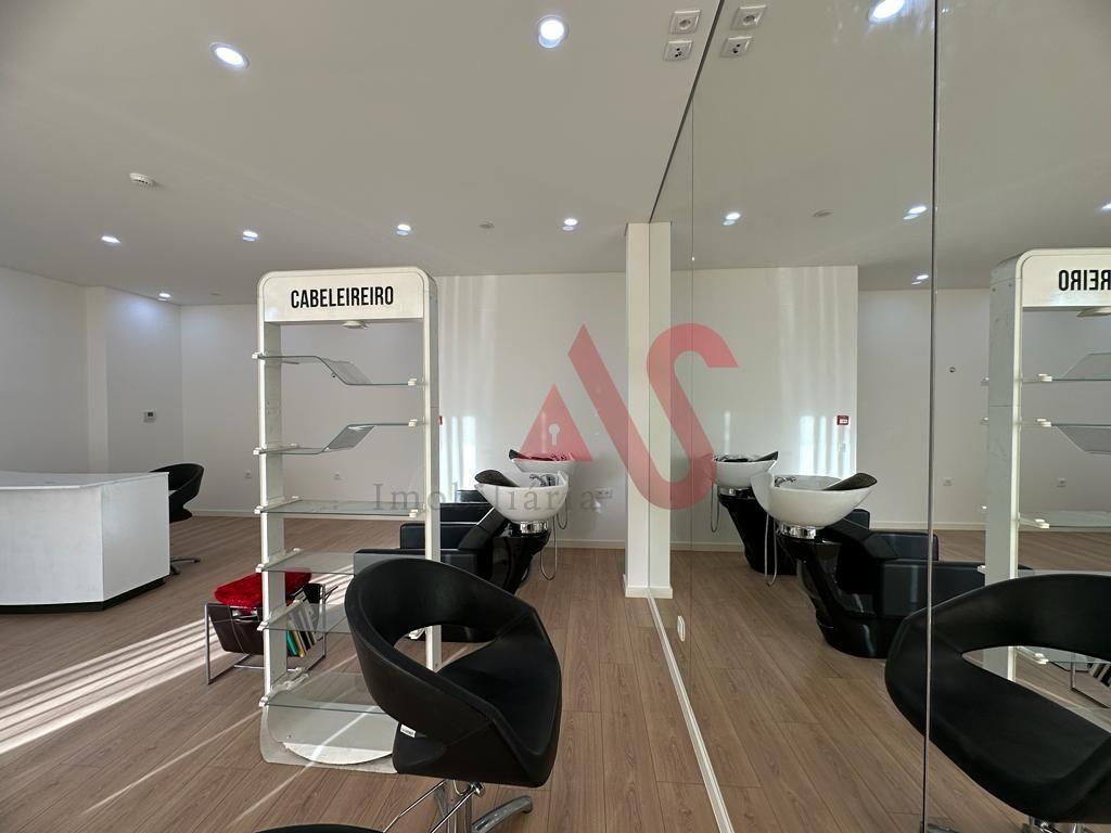 INVESTIMENTO - Loja para comércios/serviços em Azurém, Guimarães