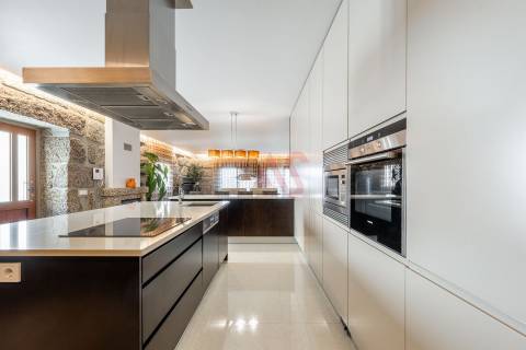 Moradia T4 de Luxo em Souto, Guimarães