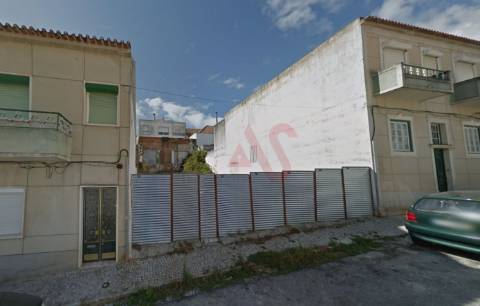 Terreno Urbano, no centro da cidade de Santarém, A 300 metros do shopping e a 100 metros da  PSP