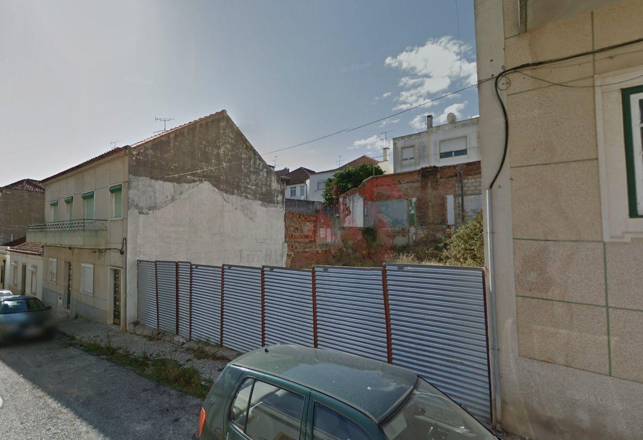 Terreno Urbano, no centro da cidade de Santarém, A 300 metros do shopping e a 100 metros da  PSP