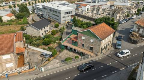 Moradia + terreno para construção em São João (Caldas de Vizela)