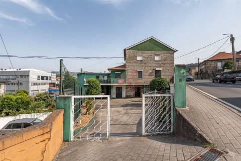 Moradia + terreno para construção em São João (Caldas de Vizela)