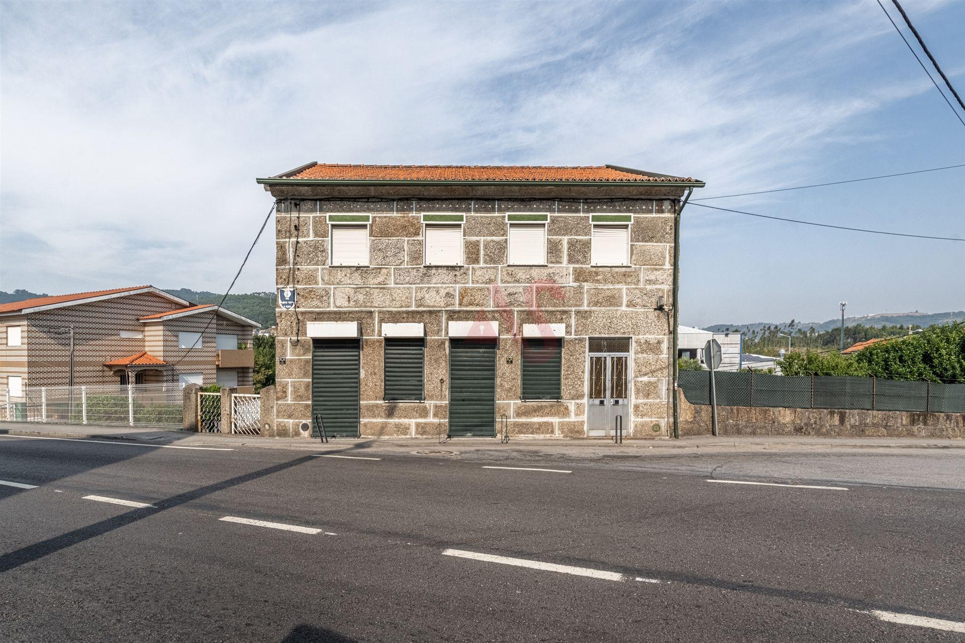 Moradia + terreno para construção em São João (Caldas de Vizela)