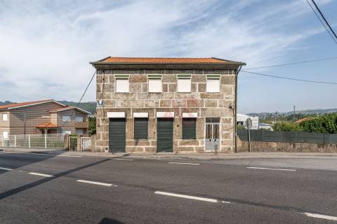 Moradia + terreno para construção em São João (Caldas de Vizela)