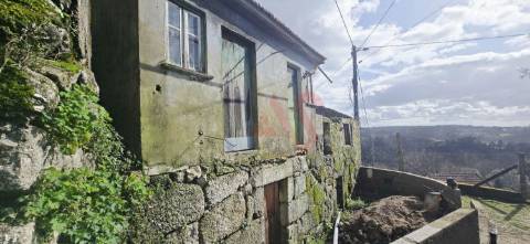 Moradia para Restauro em Quinchães, Fafe