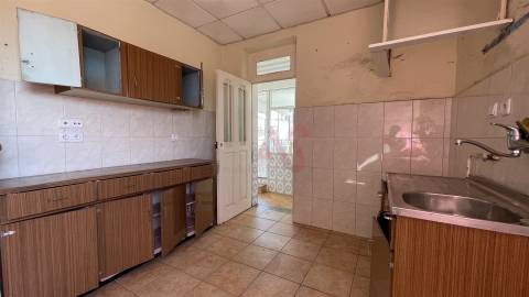 Moradia T3 para restauro, inserida num terreno de 795m2, em Santiago de Riba-UL, Oliveira de Azeméis