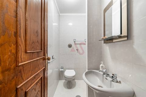 Apartamento T2, na Póvoa de Varzim, 2.ª linha de mar, a poucos passos da praia e da marginal