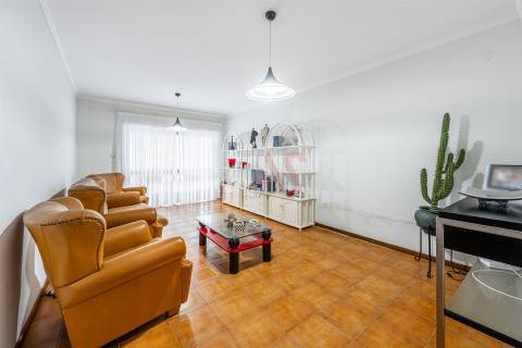 Apartamento T2, na Póvoa de Varzim, 2.ª linha de mar, a poucos passos da praia e da marginal