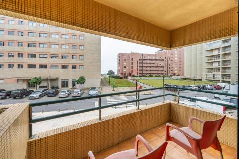 Apartamento T2, na Póvoa de Varzim, 2.ª linha de mar, a poucos passos da praia e da marginal