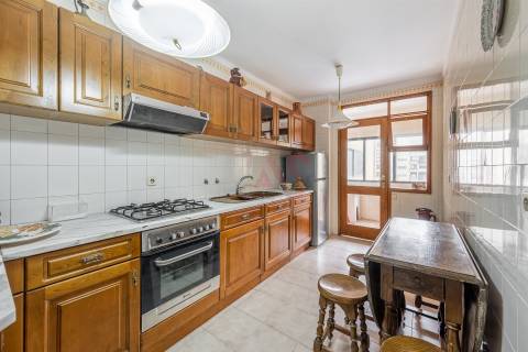Apartamento T2, na Póvoa de Varzim, 2.ª linha de mar, a poucos passos da praia e da marginal