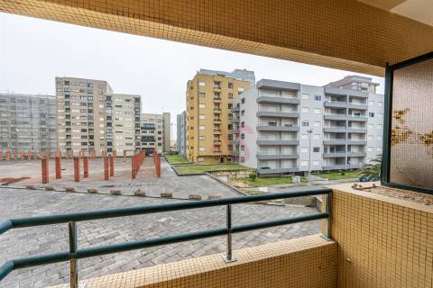 Apartamento T2, na Póvoa de Varzim, 2.ª linha de mar, a poucos passos da praia e da marginal