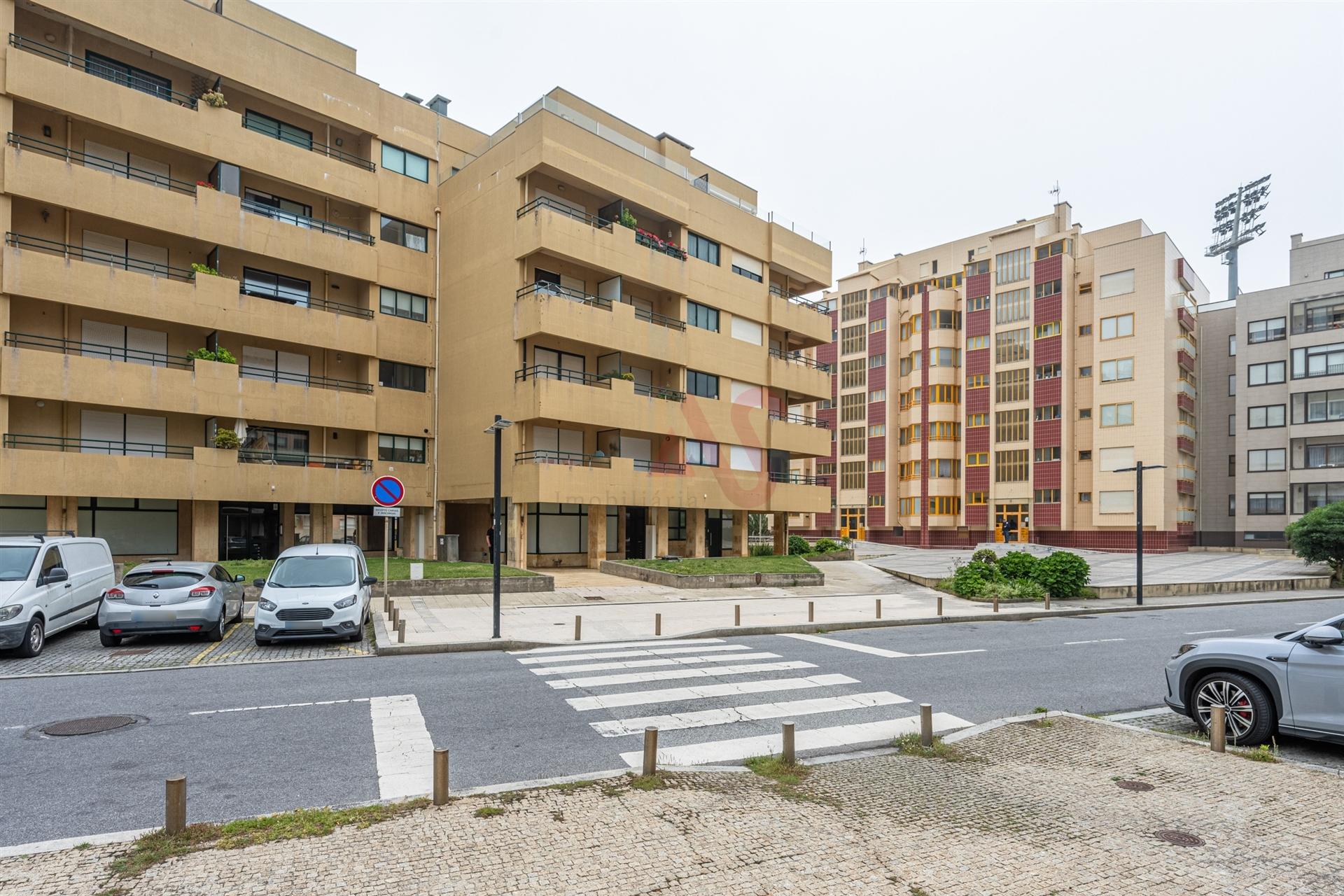 Apartamento T2, na Póvoa de Varzim, 2.ª linha de mar, a poucos passos da praia e da marginal