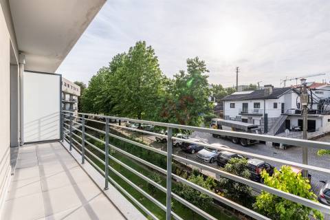 OPORTUNIDADE EXCLUSIVA: Apartamento T3 de Luxo, Totalmente Mobilado e Equipado – Caldelas, Guimarães