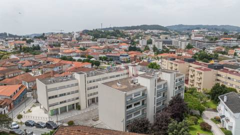 Apartamento T3 com 153 m² | Garagem Fechada | Ar Condicionado | Aquecimento Central | Vizela