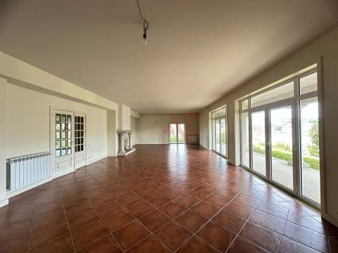 Moradia T3 de LUXO para Arrendamento a 800 metros do centro de Vizela