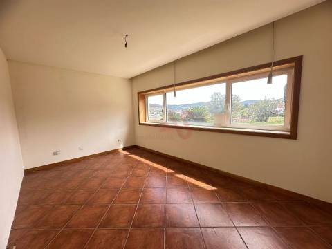 Moradia T3 de LUXO para Arrendamento a 800 metros do centro de Vizela