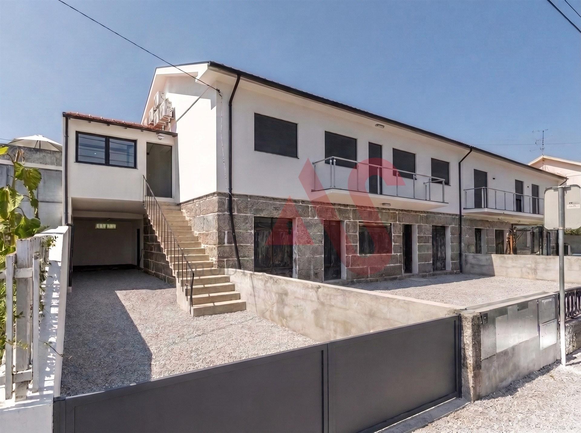 Andar Moradia T3+1 Totalmente Renovado em Brito, Guimarães