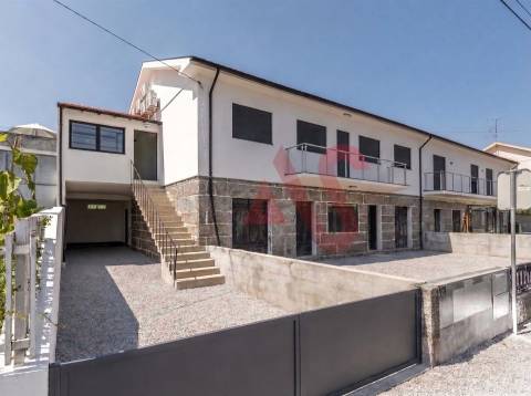 Andar Moradia T3+1 Totalmente Renovado em Brito, Guimarães