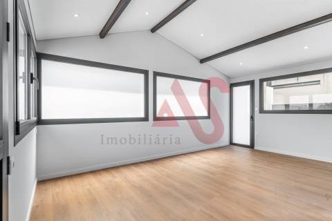 Andar Moradia T3+1 Totalmente Renovado em Brito, Guimarães