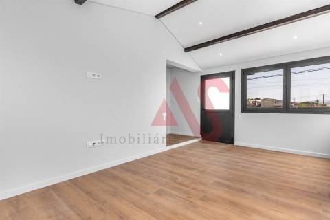 Andar Moradia T3+1 Totalmente Renovado em Brito, Guimarães