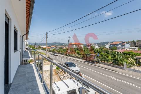 Andar Moradia T3+1 Totalmente Renovado em Brito, Guimarães