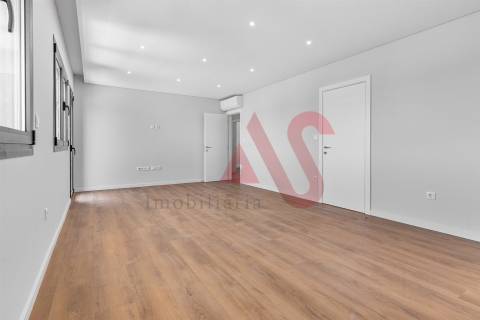Andar Moradia T3+1 Totalmente Renovado em Brito, Guimarães