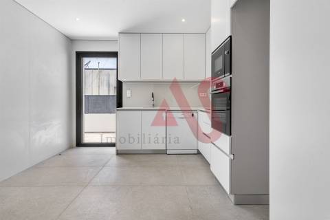 Andar Moradia T3+1 Totalmente Renovado em Brito, Guimarães