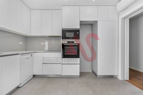 Andar Moradia T3+1 Totalmente Renovado em Brito, Guimarães