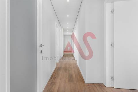 Andar Moradia T3+1 Totalmente Renovado em Brito, Guimarães