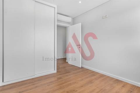 Andar Moradia T3+1 Totalmente Renovado em Brito, Guimarães