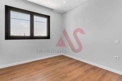 Andar Moradia T3+1 Totalmente Renovado em Brito, Guimarães