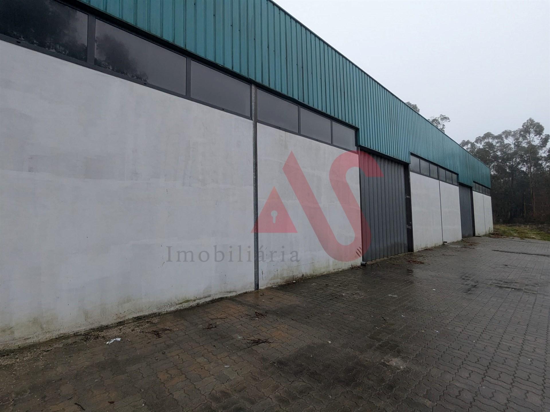 Armazém para arrendamento, com 613 m², em Rego, Celorico de Basto
