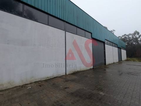 Armazém para arrendamento, com 613 m², em Rego, Celorico de Basto