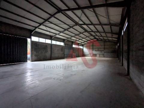 Armazém para arrendamento, com 613 m², em Rego, Celorico de Basto