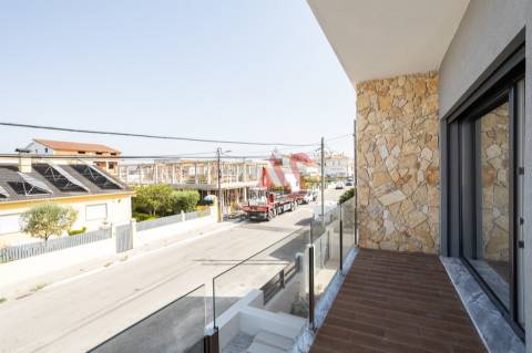 Moradia T4 nova em Fernão Ferro, Seixal
