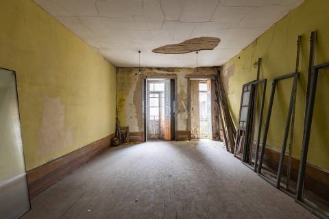 Prédio devoluto na Baixa do Porto