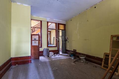 Prédio devoluto na Baixa do Porto