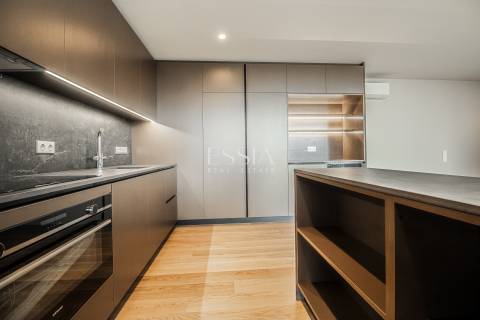 Penthouse T3 Duplex aos Jardins da Arrábida com Vistas de Rio e de Mar