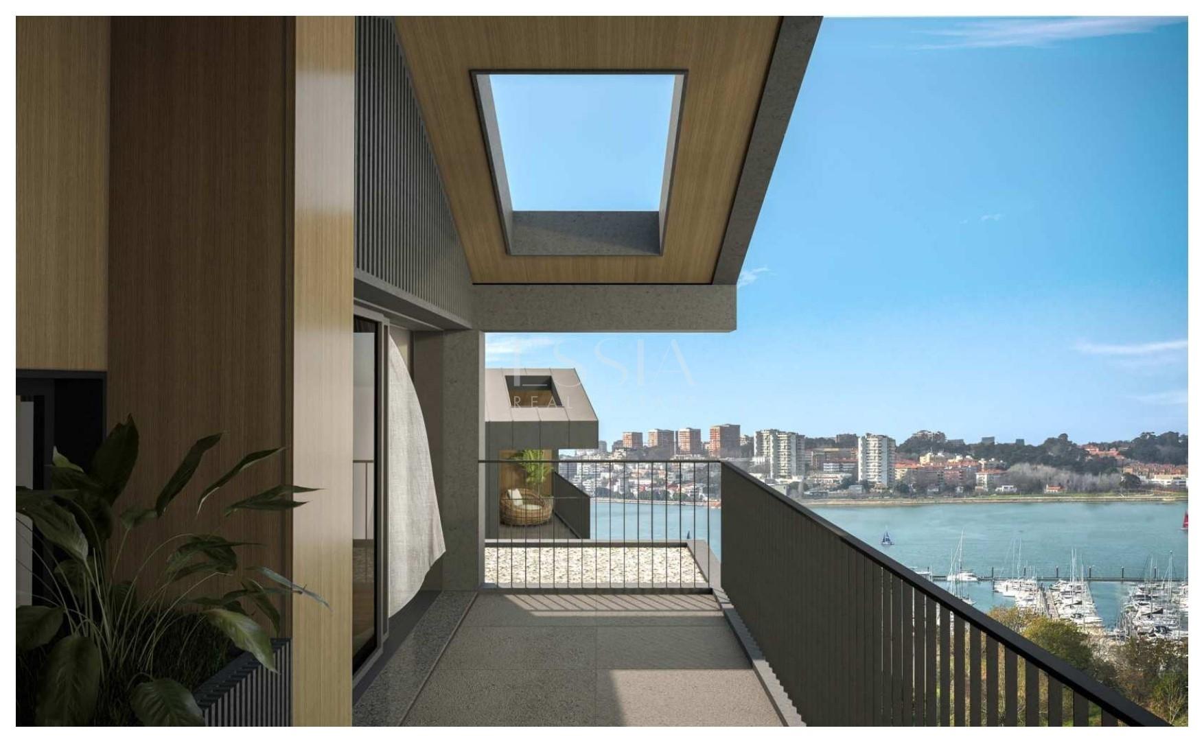 Moradia T4 Triplex | Casa com Jardim 74m2 e Piscina vistas de Rio e Mar à Marina da Afurada