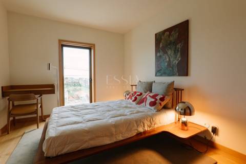 Apartamento T2 com Varandas e Garagem no Porto Art Square