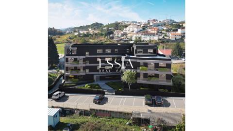 Apartamento T2 com Jardim e Varanda em Lousada