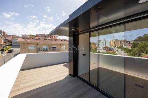 Apartamento T3 com Varandas no Centro de Gondomar