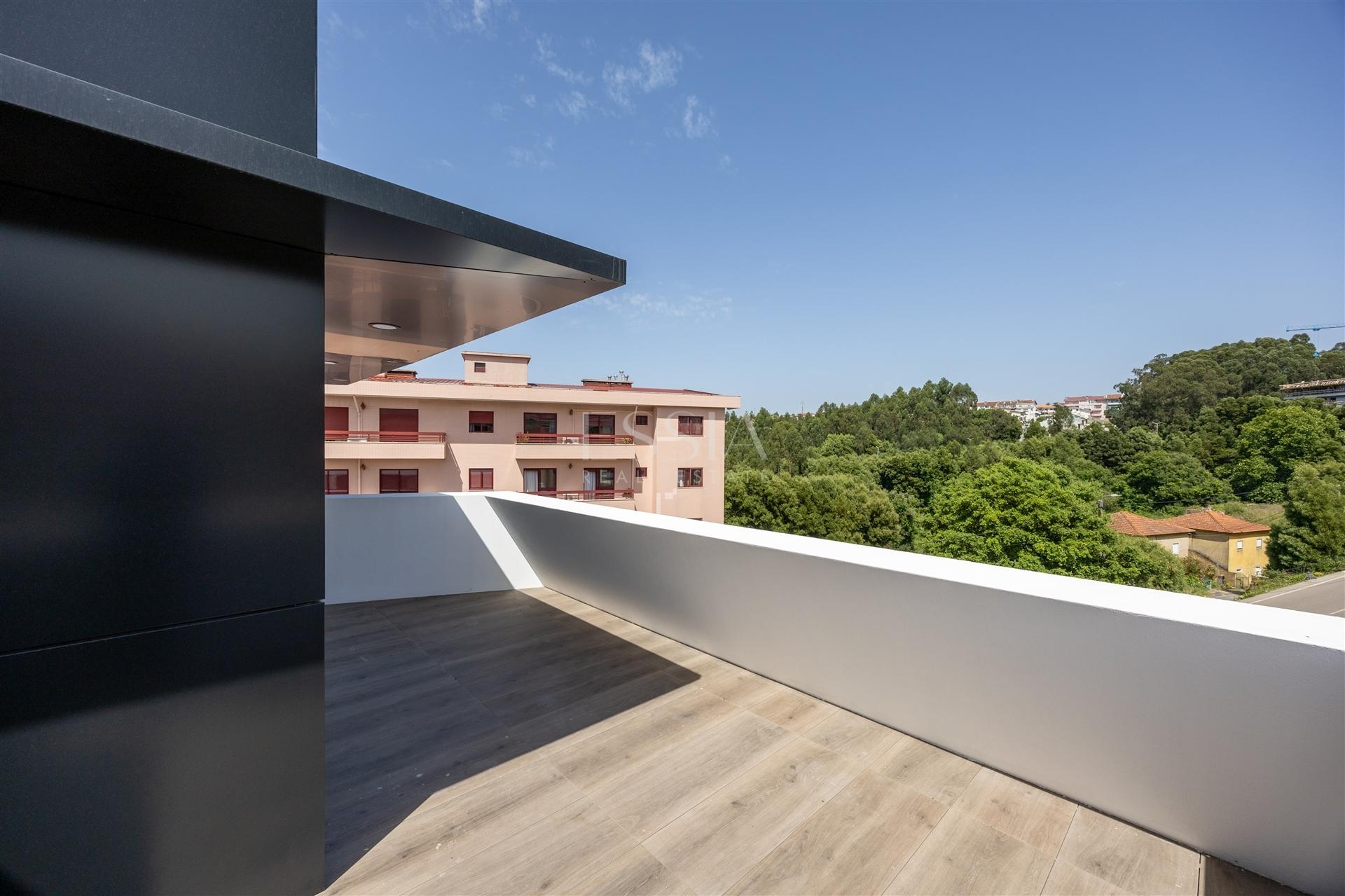 Apartamento T3 com Varandas no Centro de Gondomar