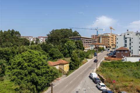 Apartamento T3 com Varandas no Centro de Gondomar