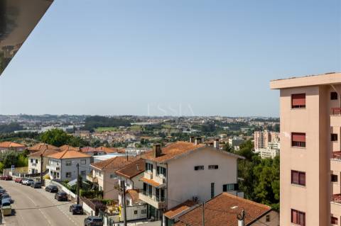 Apartamento T3 com Varandas no Centro de Gondomar