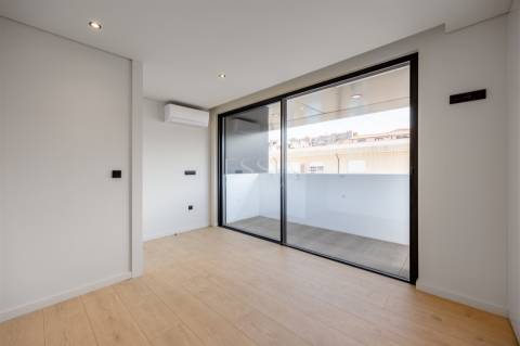 Apartamento T3 com Varandas no Centro de Gondomar