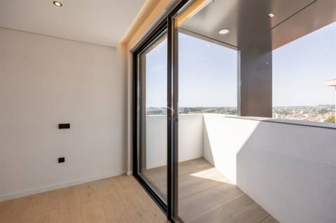 Apartamento T3 com Varandas no Centro de Gondomar